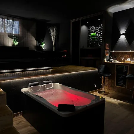 Love hotel Mirage -private Jacuzzi & Sauna In
